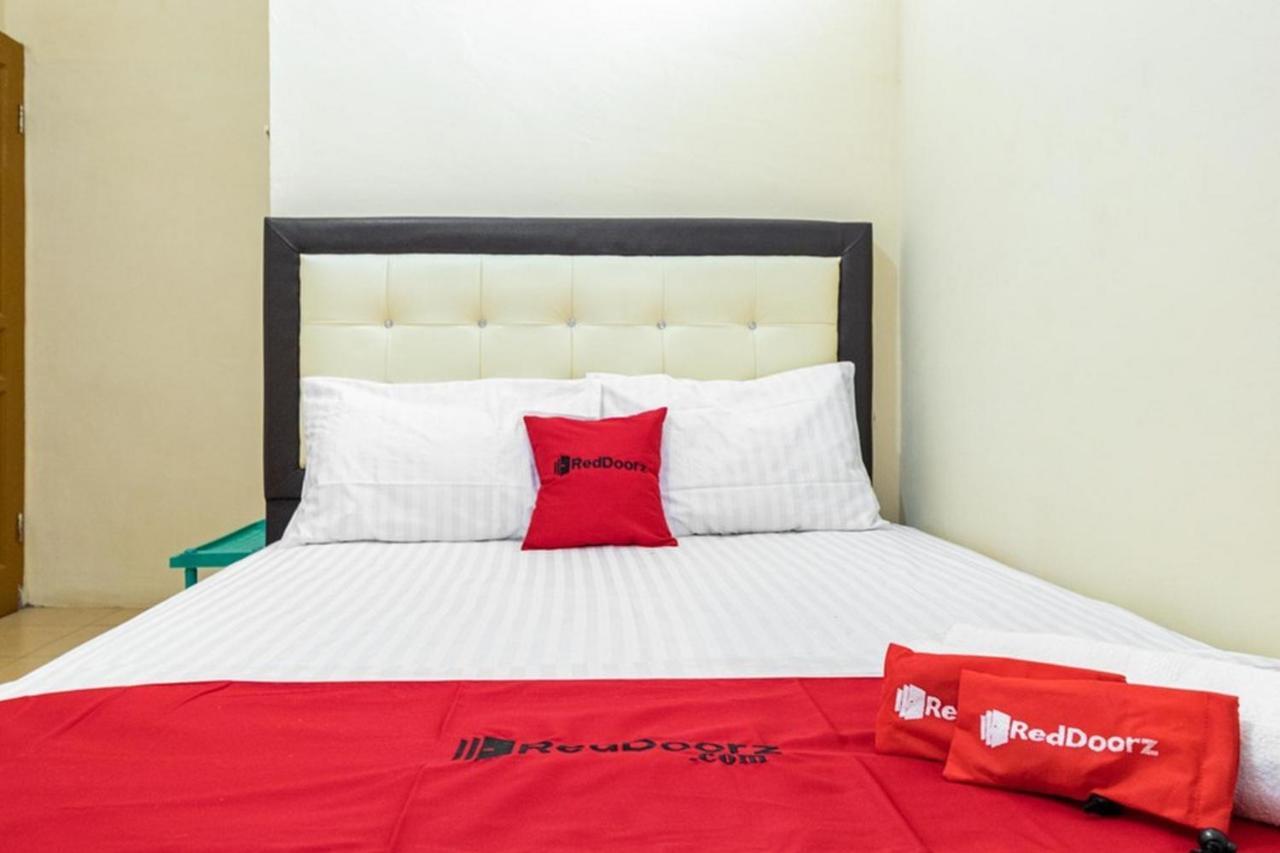 Reddoorz Syariah @ Jalan Setiabudi Medan 3 Exterior photo